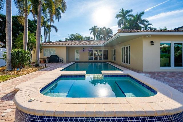 2317 NE 28th Court, Lighthouse Point, FL 33064