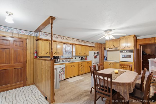 7703 N 447 Road, Spavinaw, OK 74366