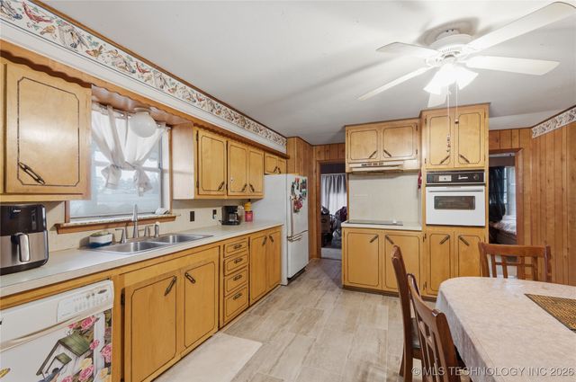 7703 N 447 Road, Spavinaw, OK 74366