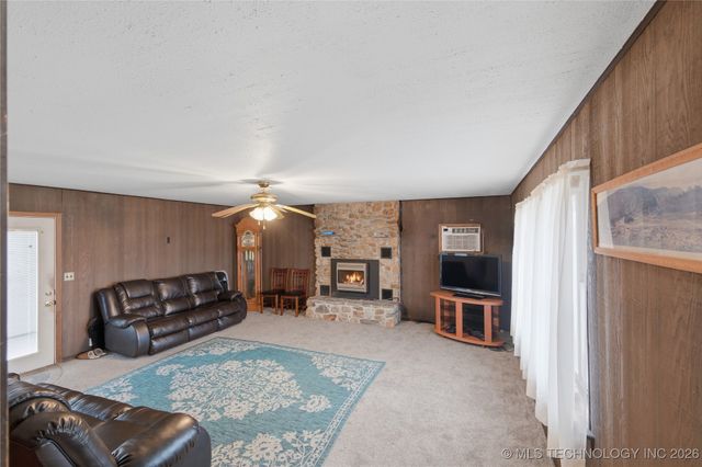 7703 N 447 Road, Spavinaw, OK 74366