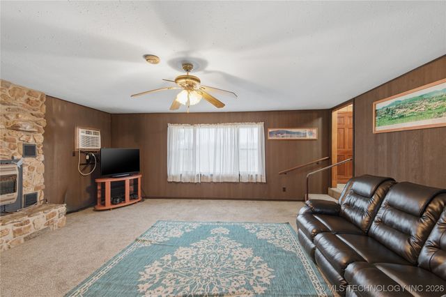 7703 N 447 Road, Spavinaw, OK 74366