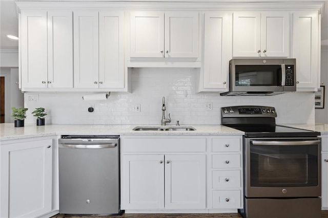 3600 W 84th Terrace, Prairie Village, KS 66206