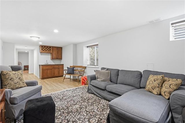 3600 W 84th Terrace, Prairie Village, KS 66206