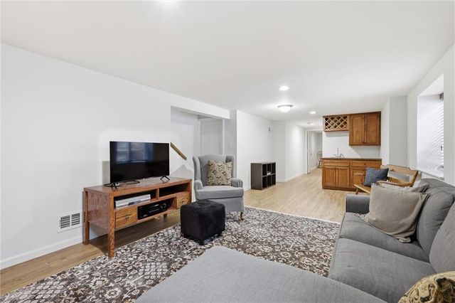3600 W 84th Terrace, Prairie Village, KS 66206