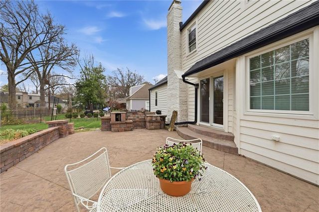 3600 W 84th Terrace, Prairie Village, KS 66206