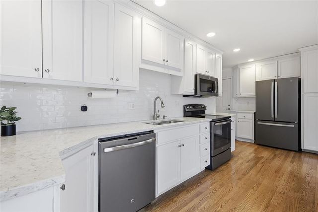 3600 W 84th Terrace, Prairie Village, KS 66206