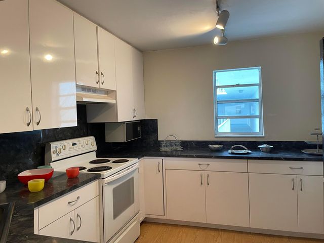 4629 Poinciana Street Apt 409, Lauderdale-By-The-Sea Apt 409, Fort Lauderdale, FL 33308