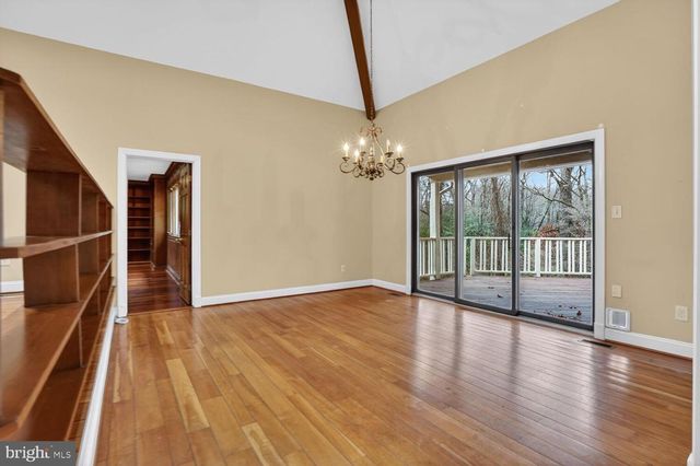 905 FALLS BRIDGE LN, Great Falls, VA 22066