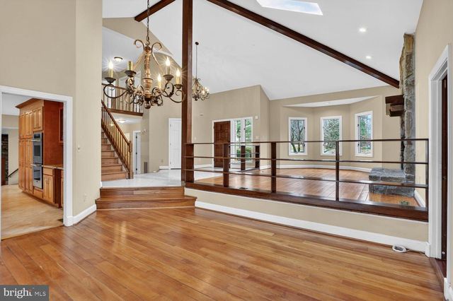 905 FALLS BRIDGE LN, Great Falls, VA 22066