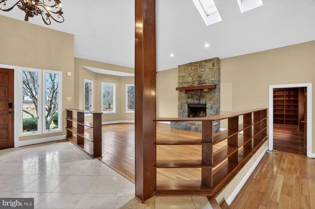 905 FALLS BRIDGE LN, Great Falls, VA 22066