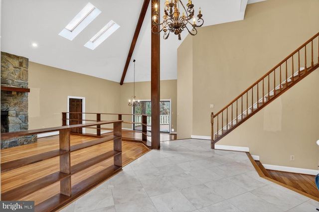 905 FALLS BRIDGE LN, Great Falls, VA 22066