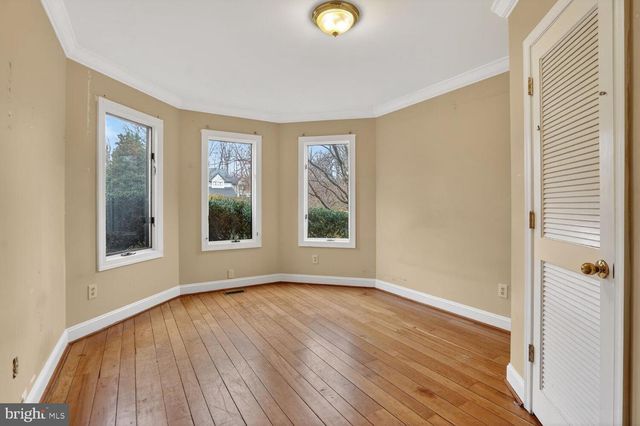 905 FALLS BRIDGE LN, Great Falls, VA 22066