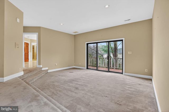 905 FALLS BRIDGE LN, Great Falls, VA 22066