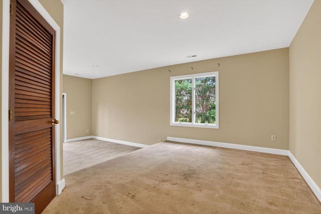 905 FALLS BRIDGE LN, Great Falls, VA 22066