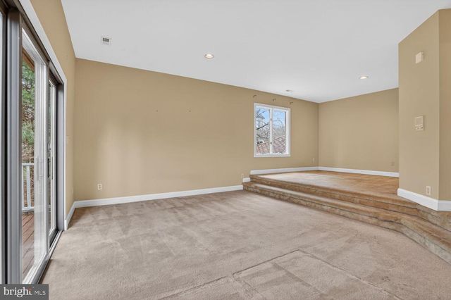 905 FALLS BRIDGE LN, Great Falls, VA 22066