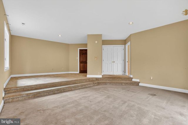 905 FALLS BRIDGE LN, Great Falls, VA 22066