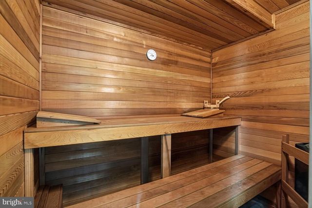 905 FALLS BRIDGE LN, Great Falls, VA 22066