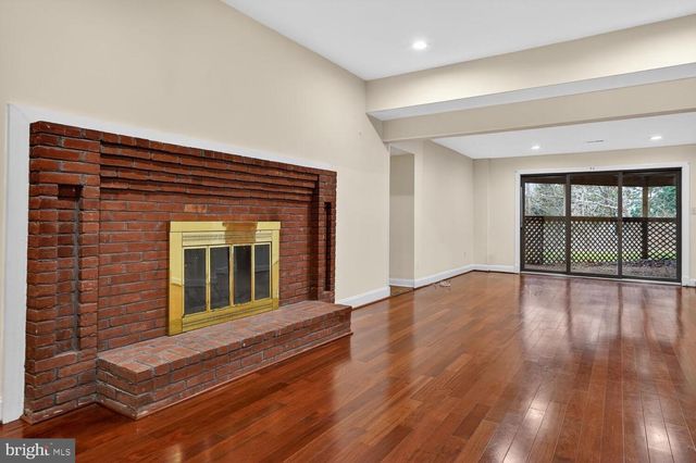 905 FALLS BRIDGE LN, Great Falls, VA 22066