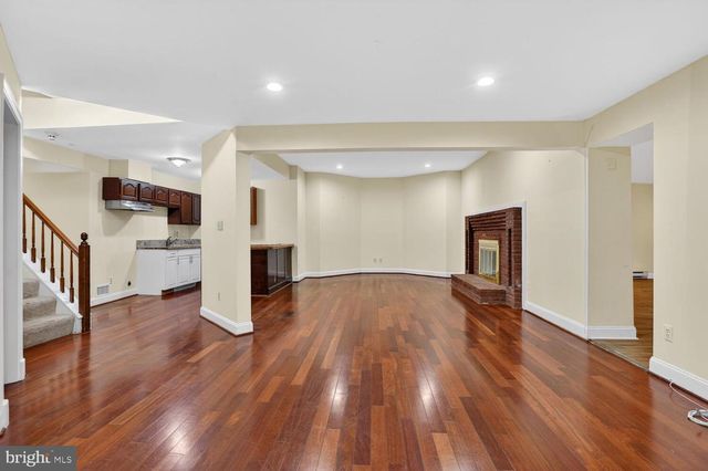 905 FALLS BRIDGE LN, Great Falls, VA 22066