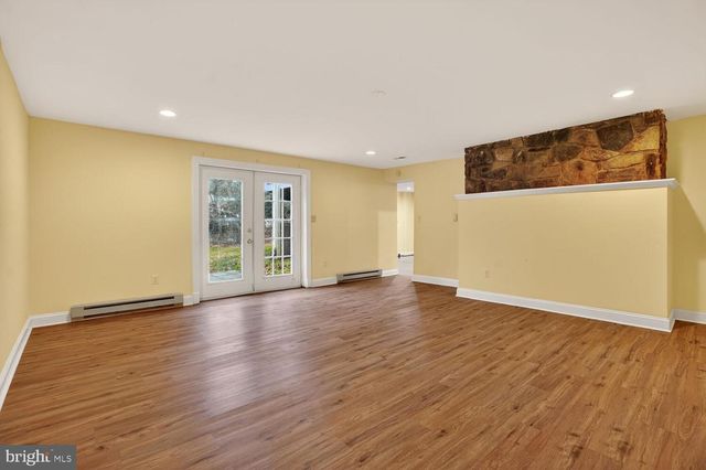 905 FALLS BRIDGE LN, Great Falls, VA 22066