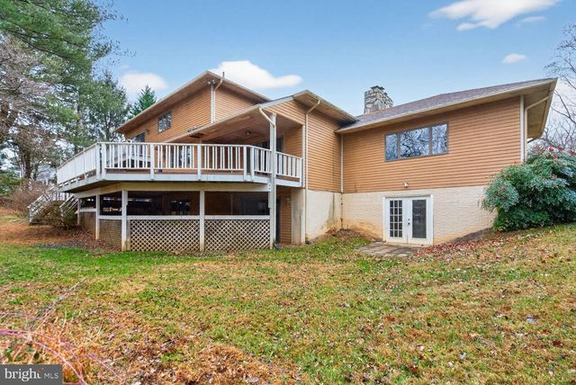 905 FALLS BRIDGE LN, Great Falls, VA 22066