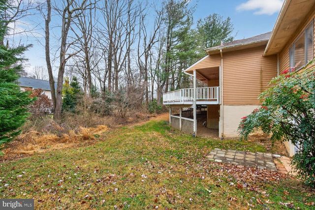 905 FALLS BRIDGE LN, Great Falls, VA 22066
