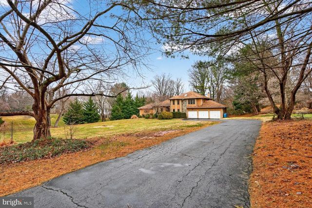 905 FALLS BRIDGE LN, Great Falls, VA 22066