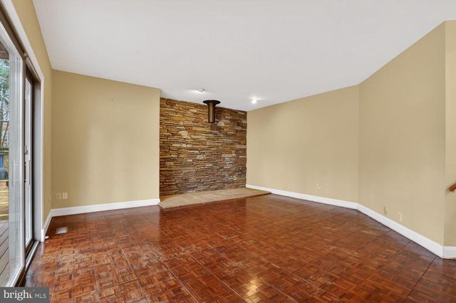 905 FALLS BRIDGE LN, Great Falls, VA 22066