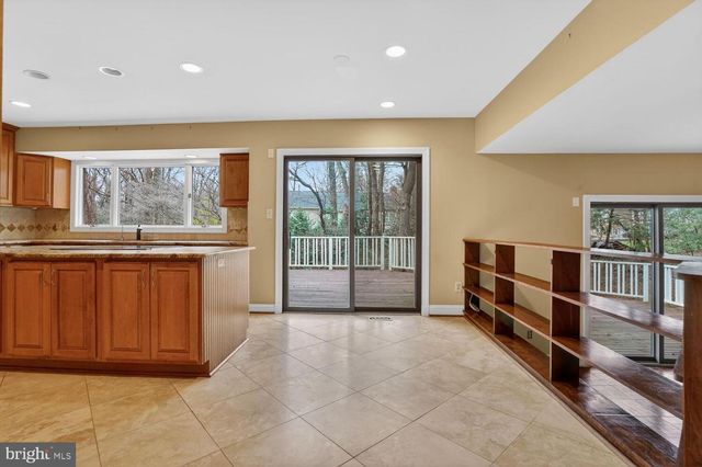 905 FALLS BRIDGE LN, Great Falls, VA 22066