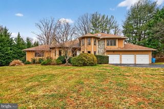 905 FALLS BRIDGE LN, Great Falls, VA 22066