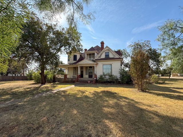 641 W 2nd Street, Baird, TX 79504