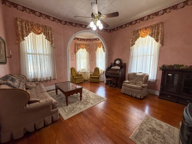 641 W 2nd Street, Baird, TX 79504