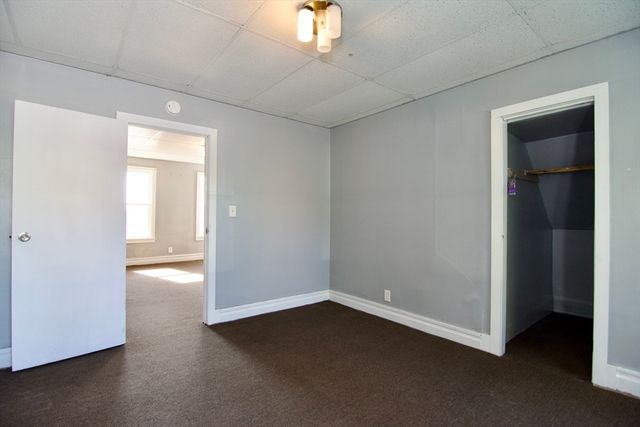 425 Taylor St 1, Springfield, MA 01105