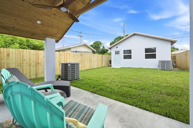 227 S E Street, Lake Worth Beach, FL 33460