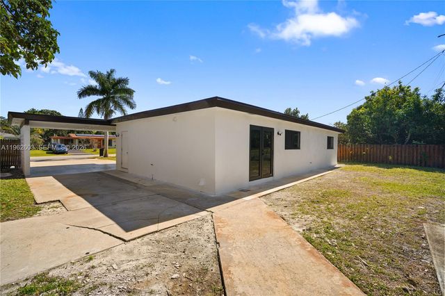 451 SW 38th Ter, Fort Lauderdale, FL 33312