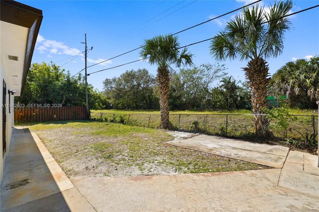 451 SW 38th Ter, Fort Lauderdale, FL 33312