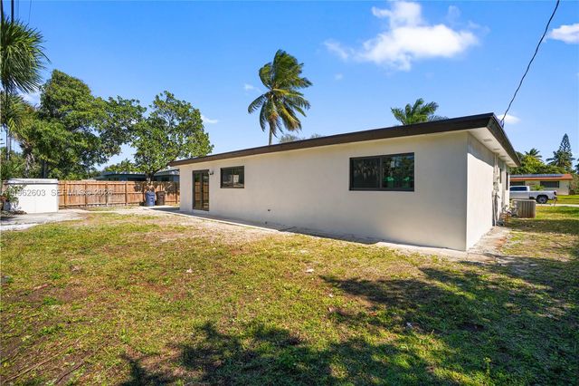 451 SW 38th Ter, Fort Lauderdale, FL 33312