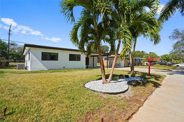 451 SW 38th Ter, Fort Lauderdale, FL 33312