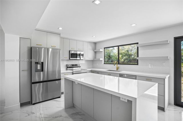 451 SW 38th Ter, Fort Lauderdale, FL 33312