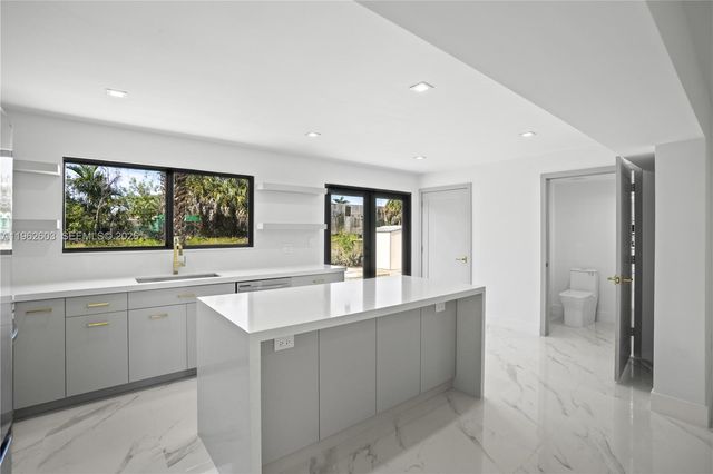 451 SW 38th Ter, Fort Lauderdale, FL 33312