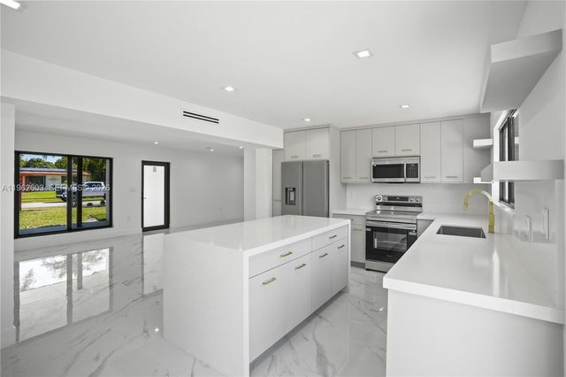 451 SW 38th Ter, Fort Lauderdale, FL 33312