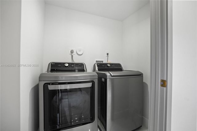 451 SW 38th Ter, Fort Lauderdale, FL 33312