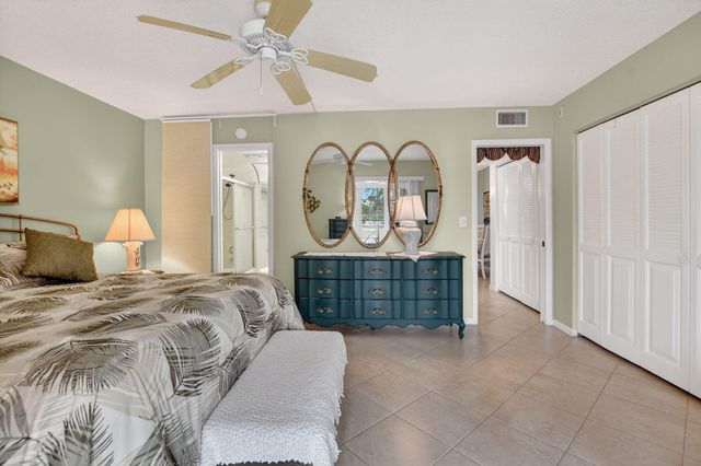 2010 N Farnham N, Deerfield Beach, FL 33442