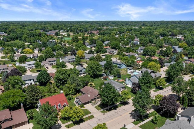 1130 E Elm ROAD, Oak Creek, WI 53154
