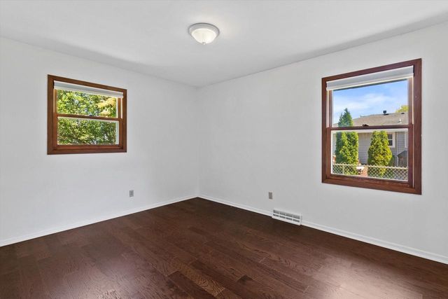 1130 E Elm ROAD, Oak Creek, WI 53154