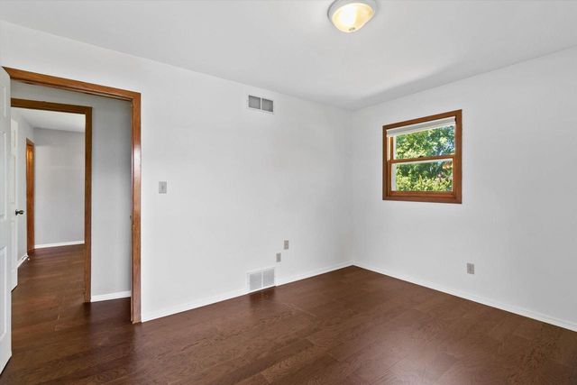 1130 E Elm ROAD, Oak Creek, WI 53154