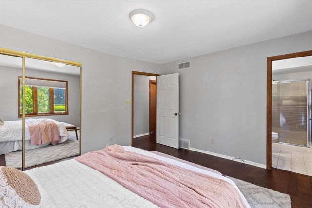 1130 E Elm ROAD, Oak Creek, WI 53154