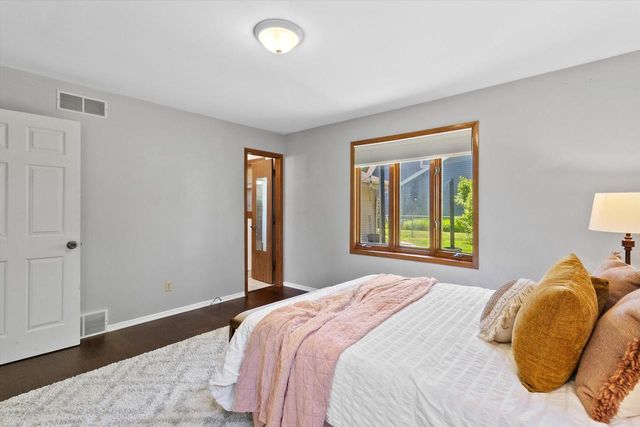1130 E Elm ROAD, Oak Creek, WI 53154