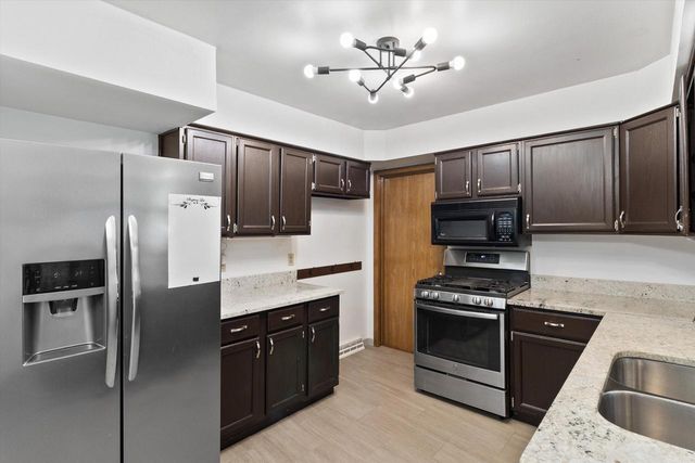 1130 E Elm ROAD, Oak Creek, WI 53154