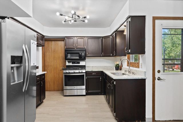 1130 E Elm ROAD, Oak Creek, WI 53154